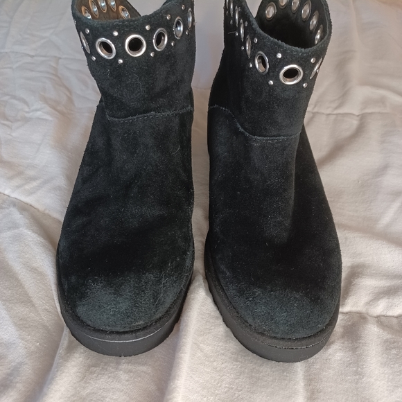 Ugg Boots - Picture 5 of 9